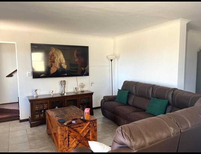 3 BEDROOM TOWNHOUSE FOR SALE IN MOSSEL BAY CENTRAL